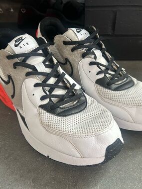 Nike Men’s White Black Gray Sneakers with Red Heel Detail